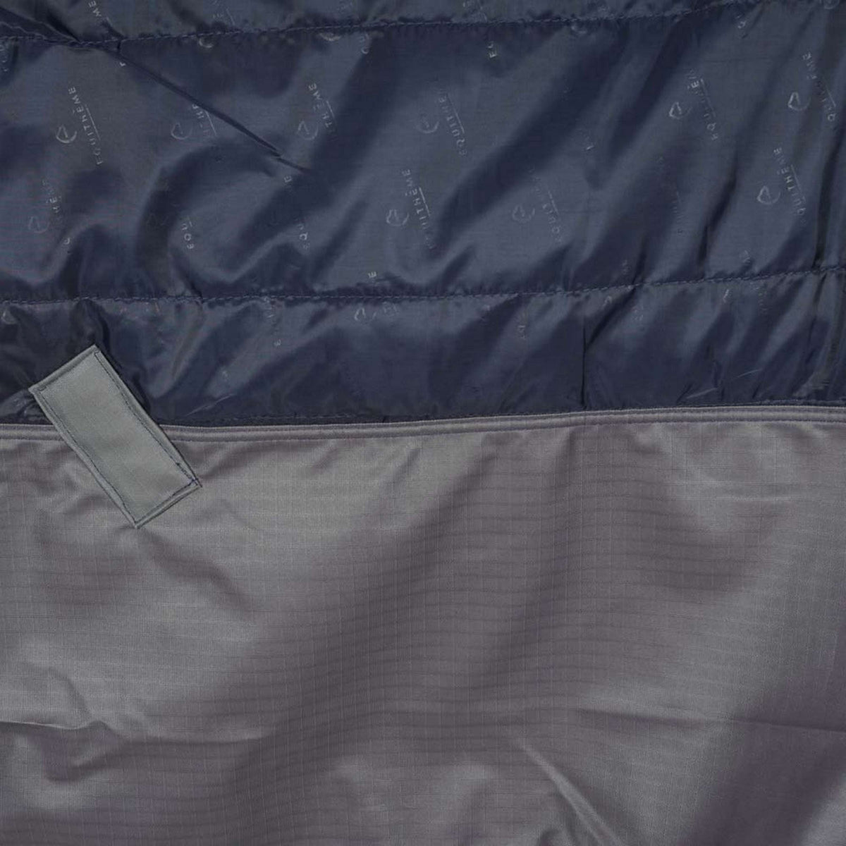 EQUITHÈME Regendecke Tyrex 600D 50g Navy/Grau Dots