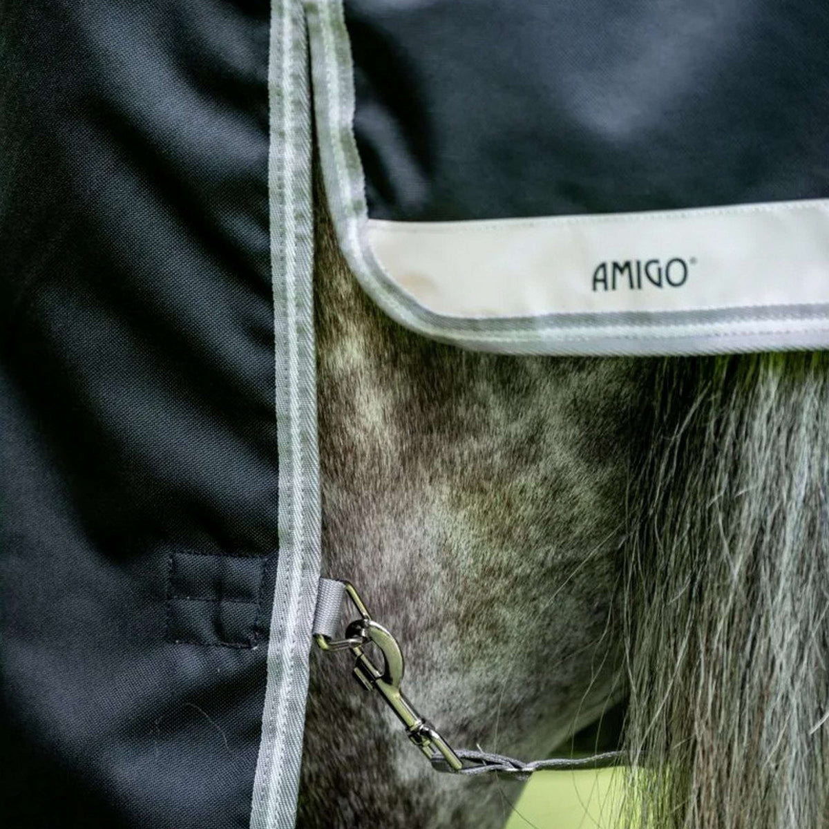 Amigo Bravo 12XL Original Turnout Medium 250g Black/Titanium Grey