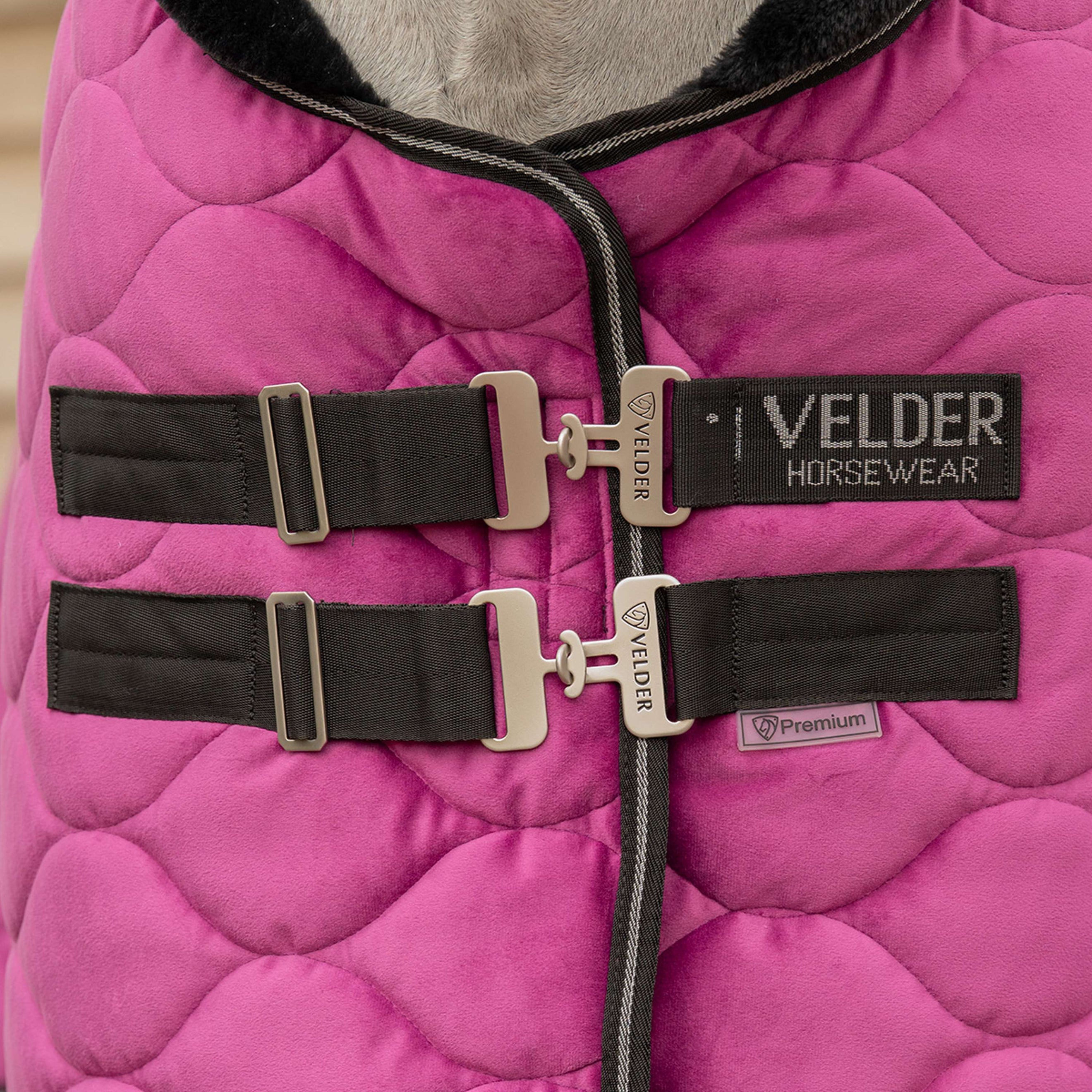Velder Horsewear Premium Showdecke Satin Glow Dutch Raspberry