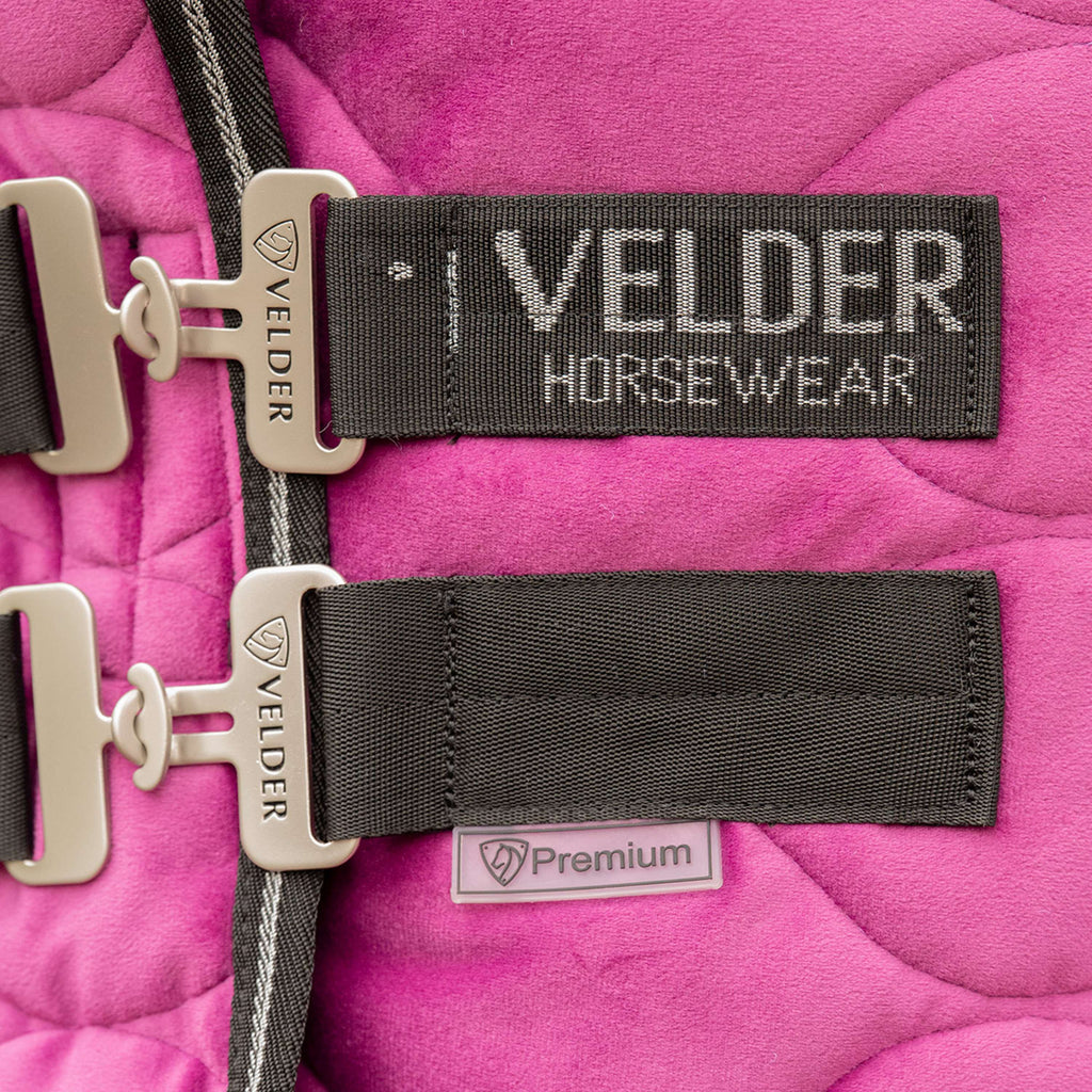 Velder Horsewear Premium Showdecke Satin Glow Dutch Raspberry
