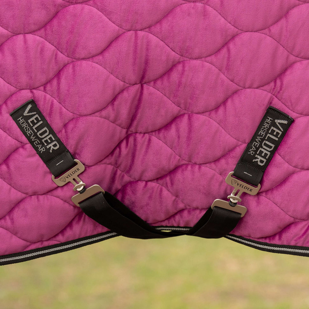 Velder Horsewear Premium Showdecke Satin Glow Dutch Raspberry