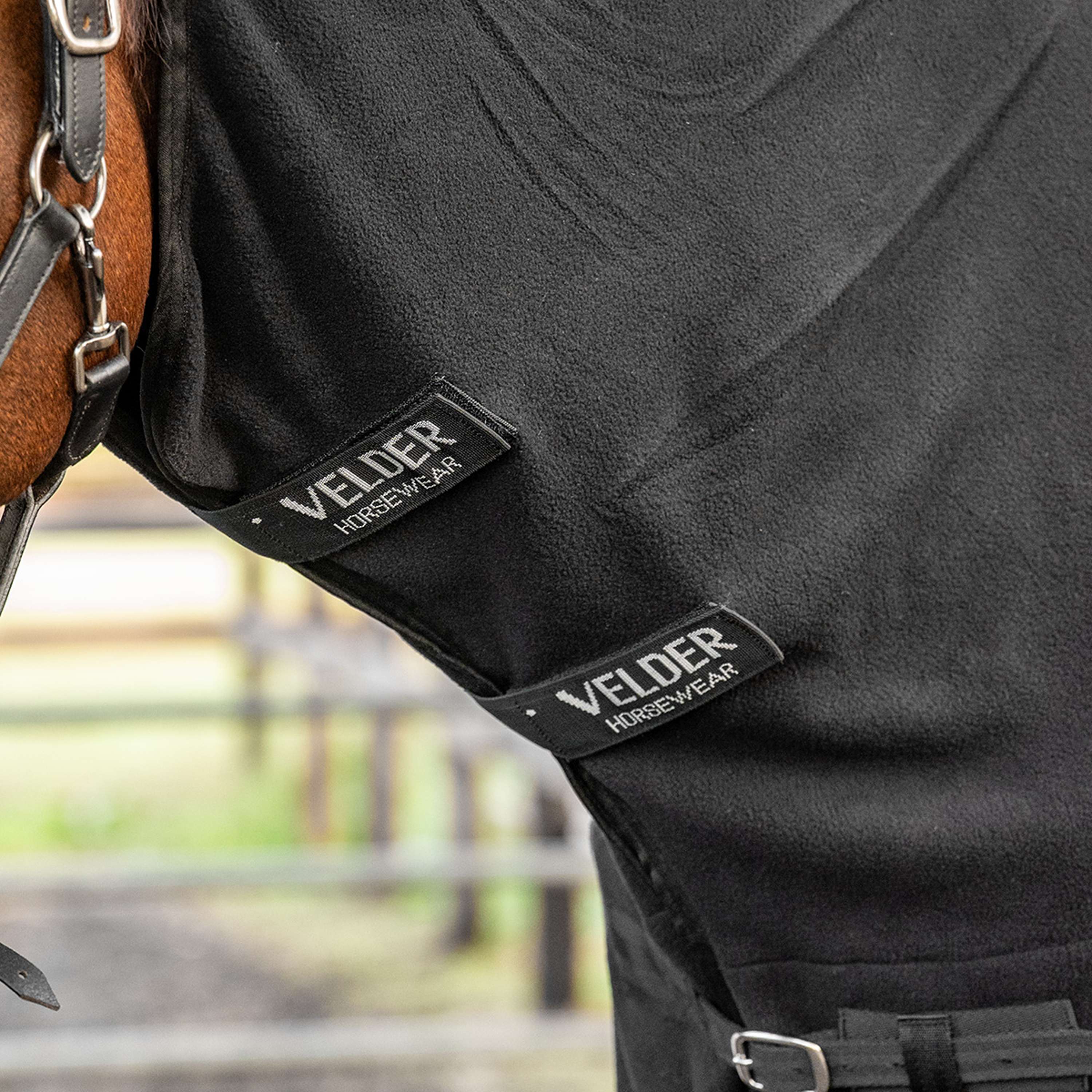 Velder Horsewear Essentials Fleecedecke Comfy mit Halsteil Schwarz