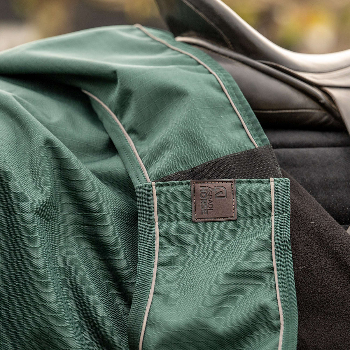 Agradi Horse Ausreitdecke 1200D Reflektierende Paspelierung Grün