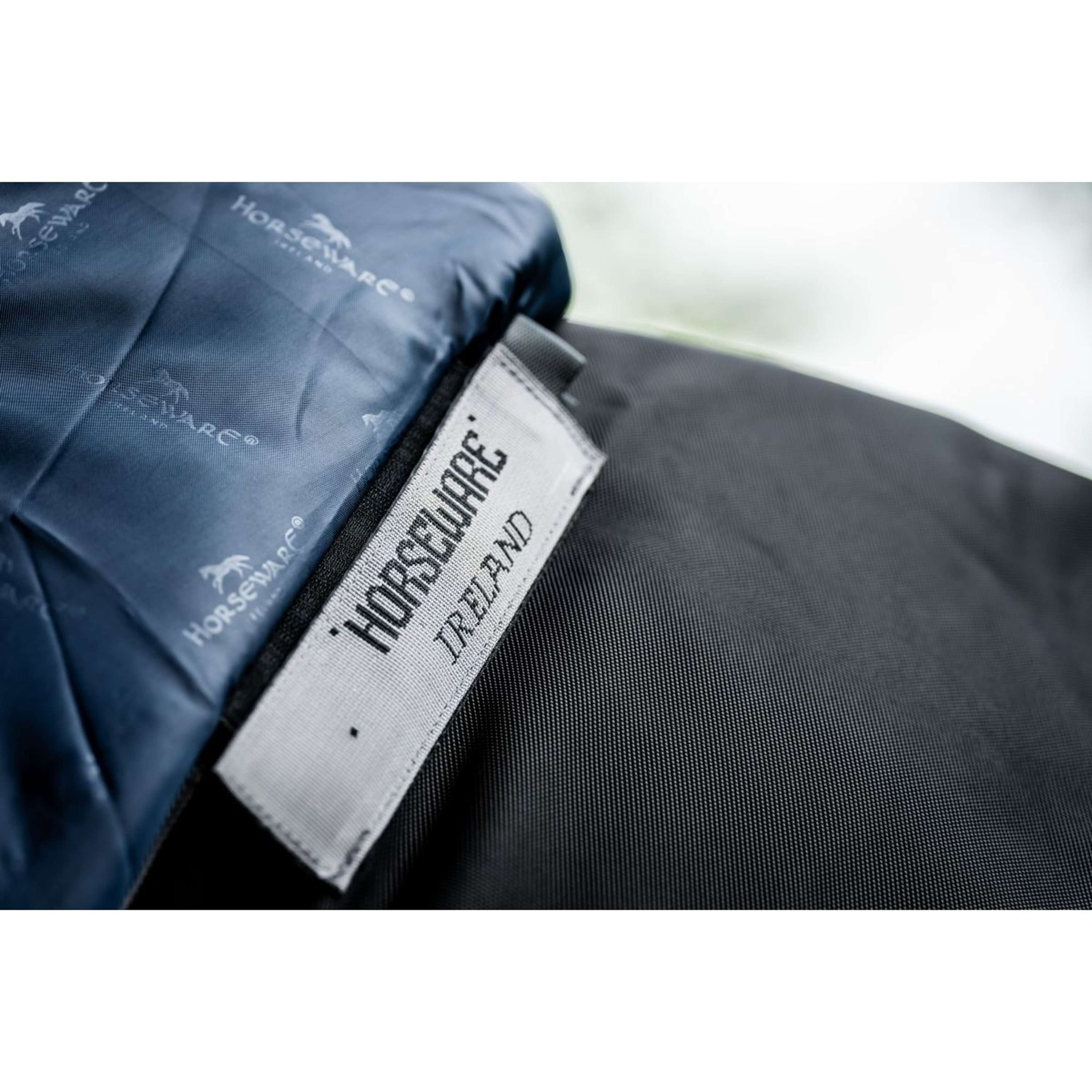 Rambo Turnout 1680D Plus 100g Schwarz/Thunderstorm Grey/Silver Rambo Turnout 1680D Plus 100g Schwarz/Thunderstorm Grey/Silver