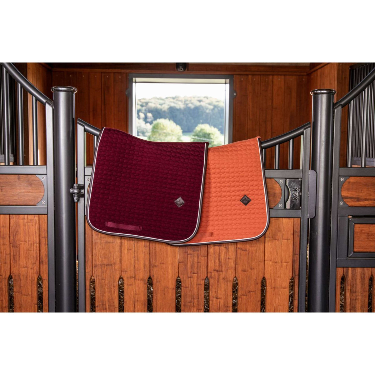 Kentucky Dressur Satteldecke Classic Leder Bordeaux