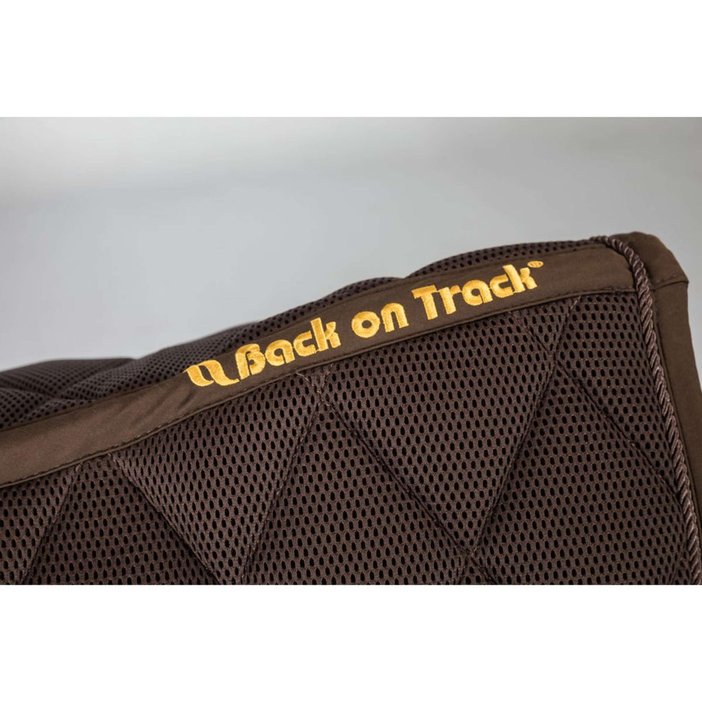 Back on Track Schabracke AirFlow Dressur Braun