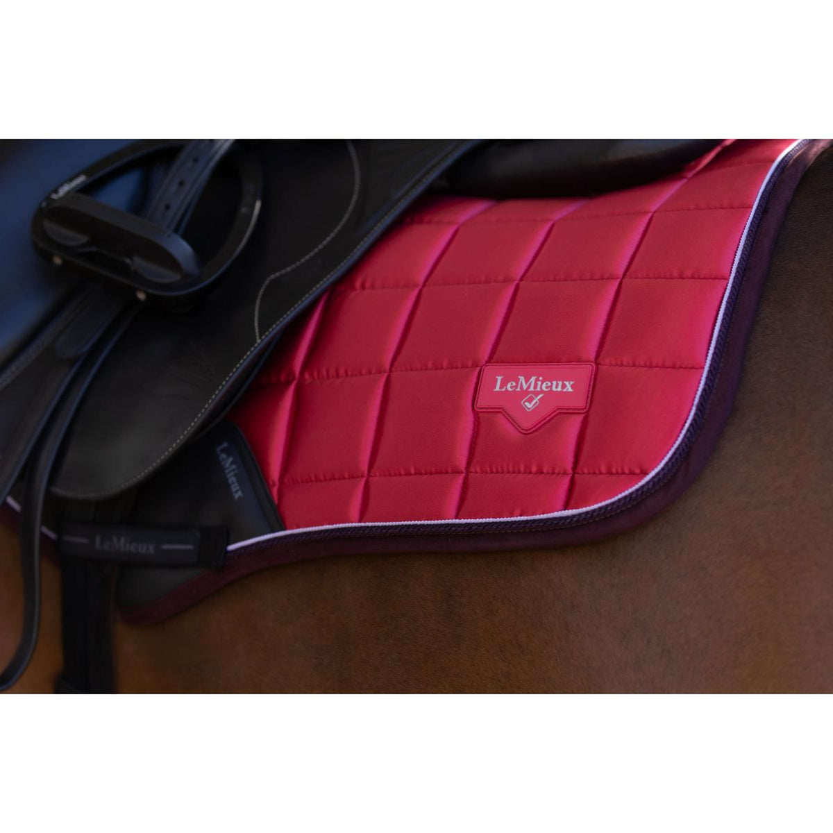 LeMieux Schabracke Loire Classic Springen Cranberry