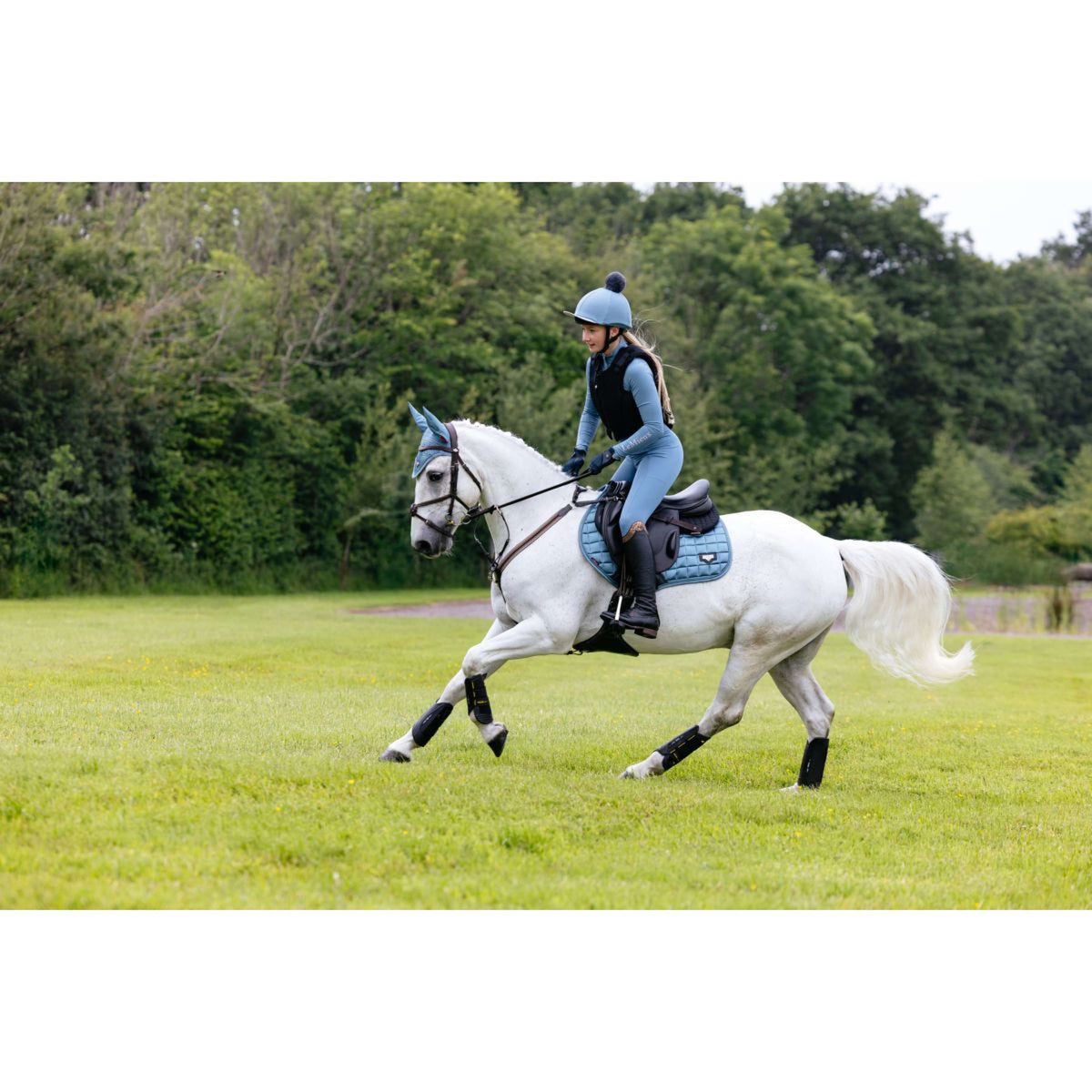 LeMieux Schabracke Loire Classic Square Close Contact Ice Blue