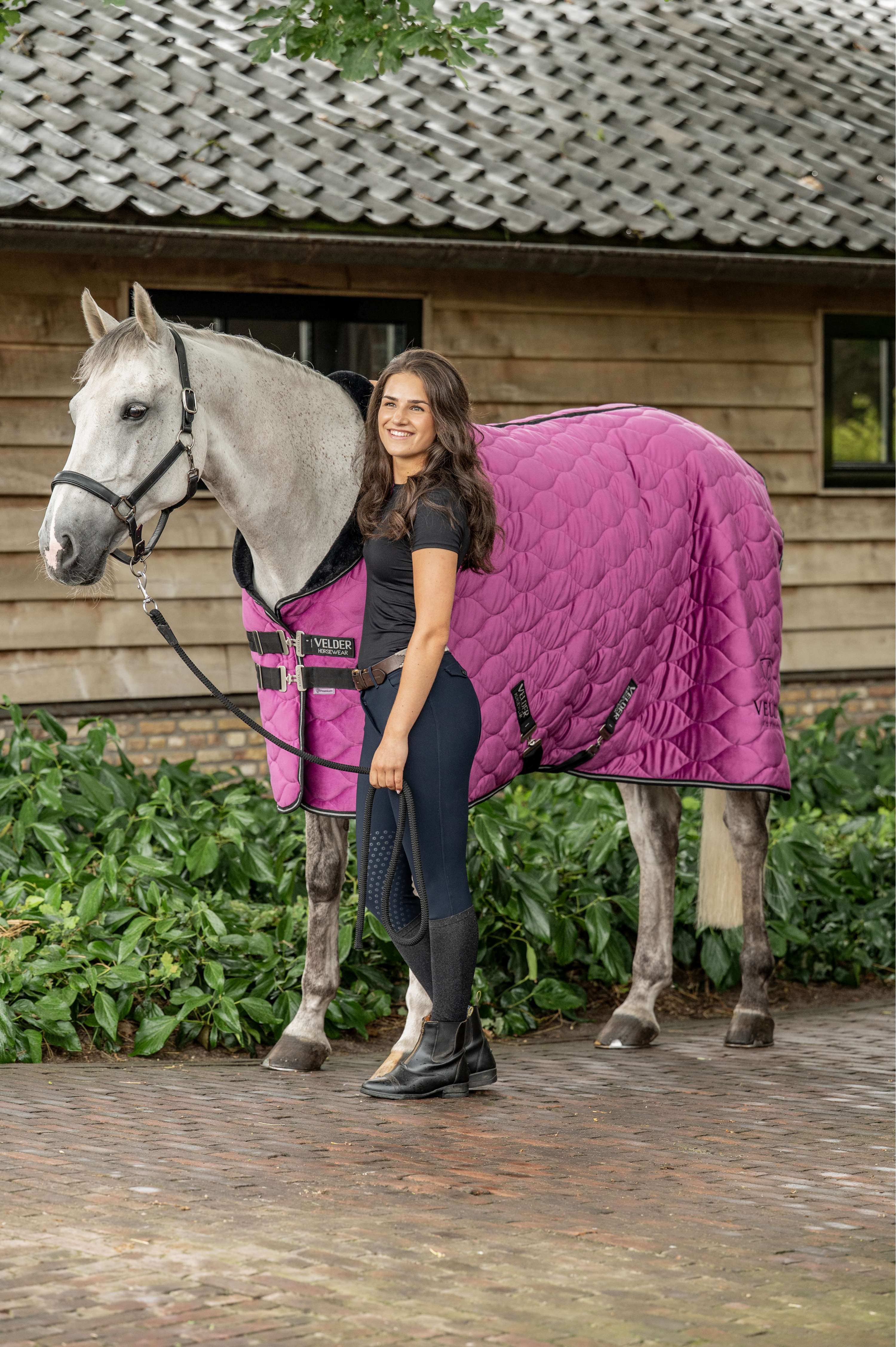Velder Horsewear Premium Showdecke Satin Glow Dutch Raspberry