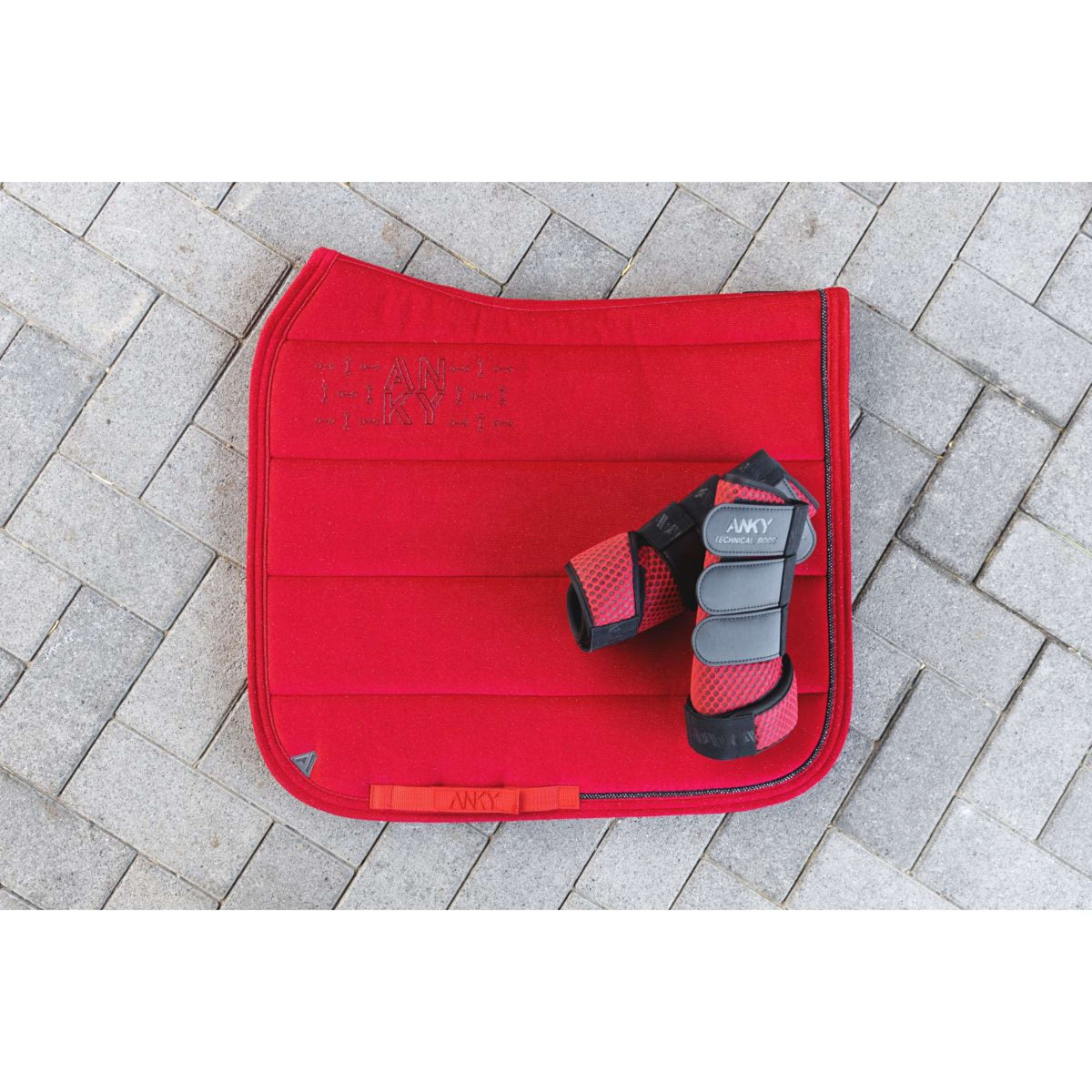 ANKY Schabracke AW25 Velvet Dressur Equestrian Red