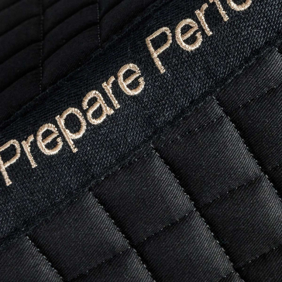 Back on Track Schabracke No. III Dressur Schwarz