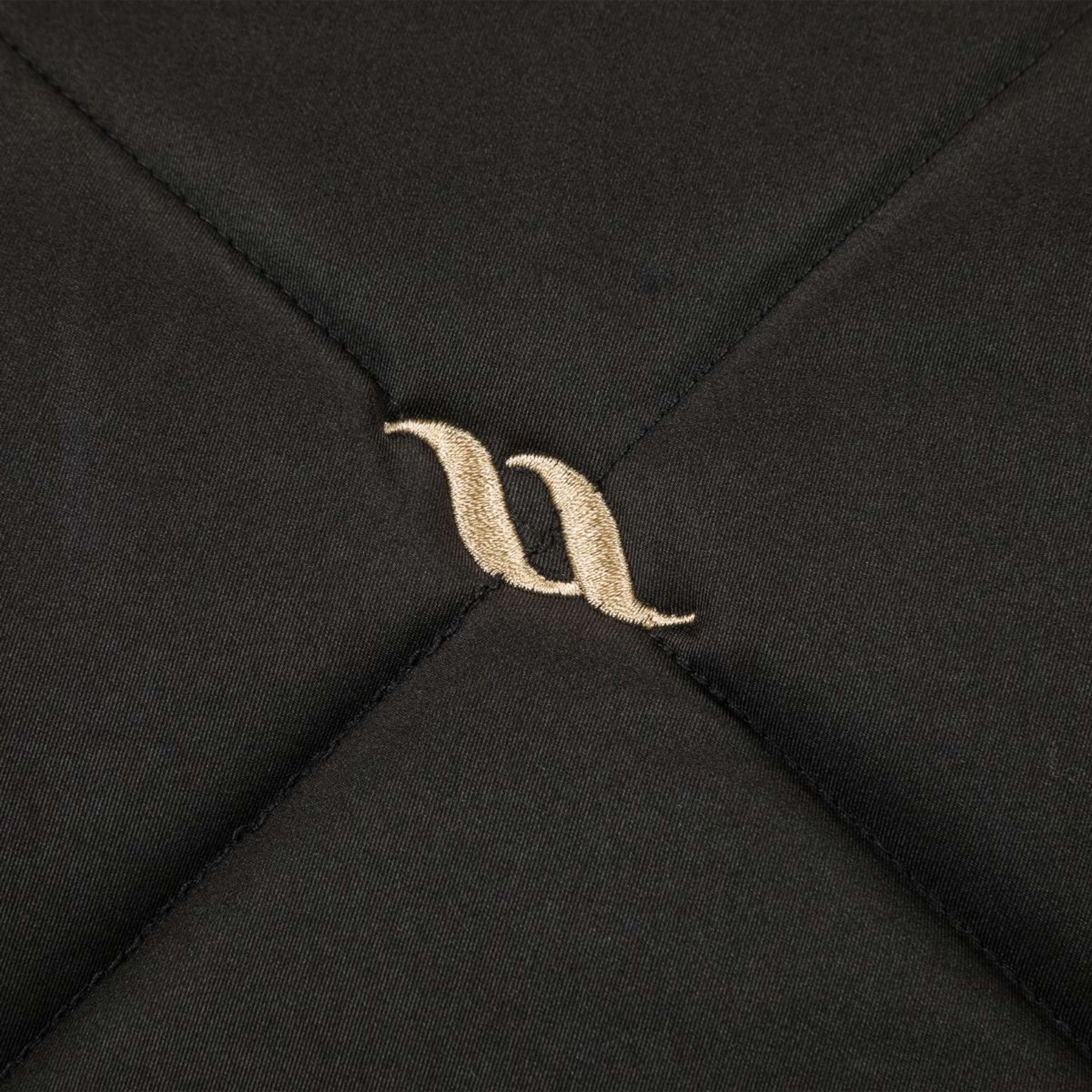 Back on Track Schabracke Nights Collection Springen Schwarz Back on Track Schabracke Nights Collection Springen Schwarz