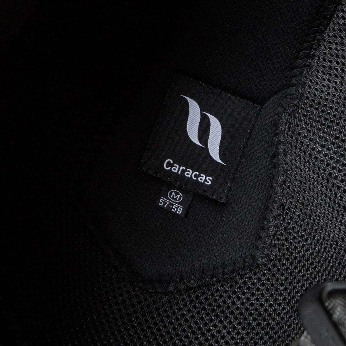 Back on Track Reithelm Caracas Schwarz