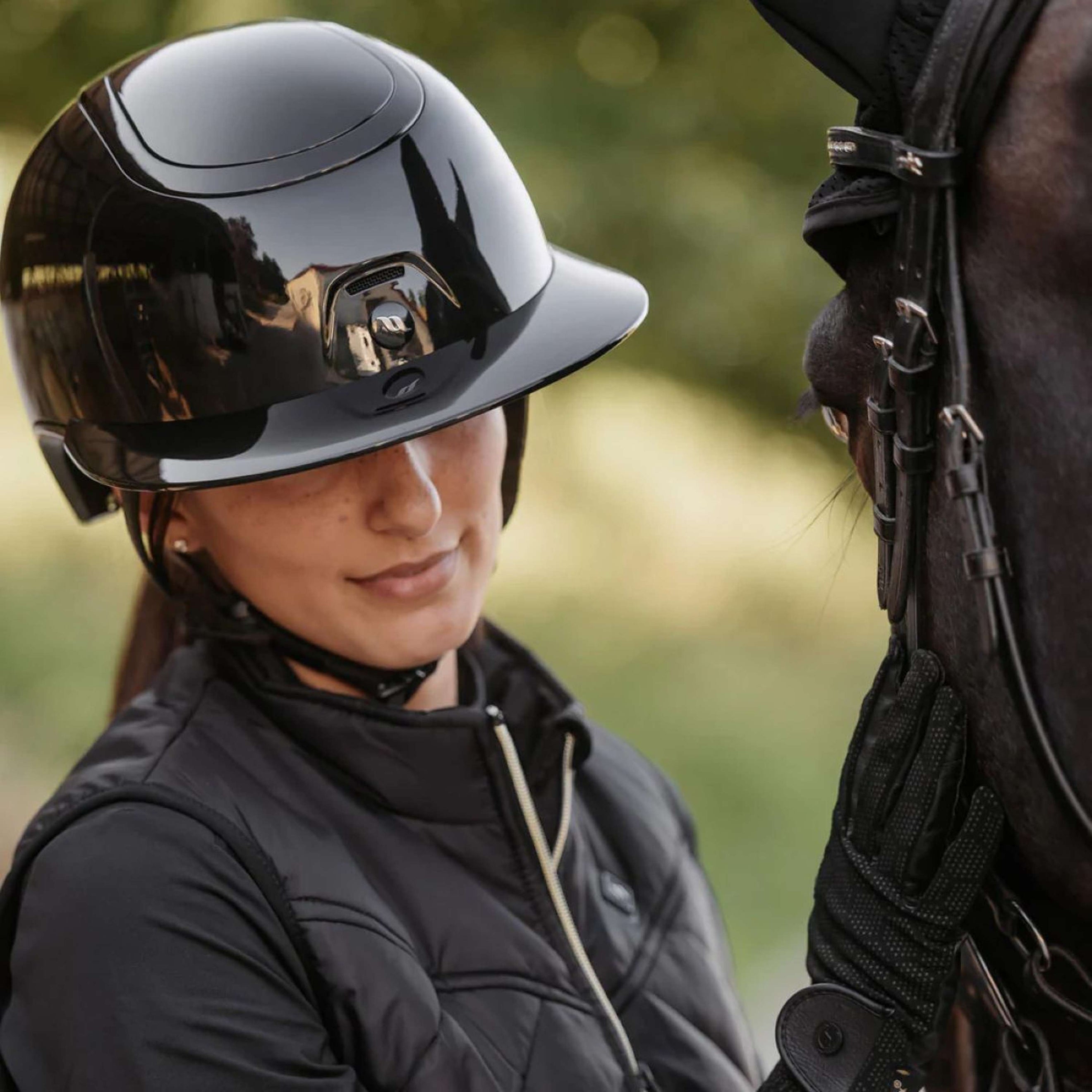 Back on Track Reithelm Strixx Schirm Glänzend Schwarz