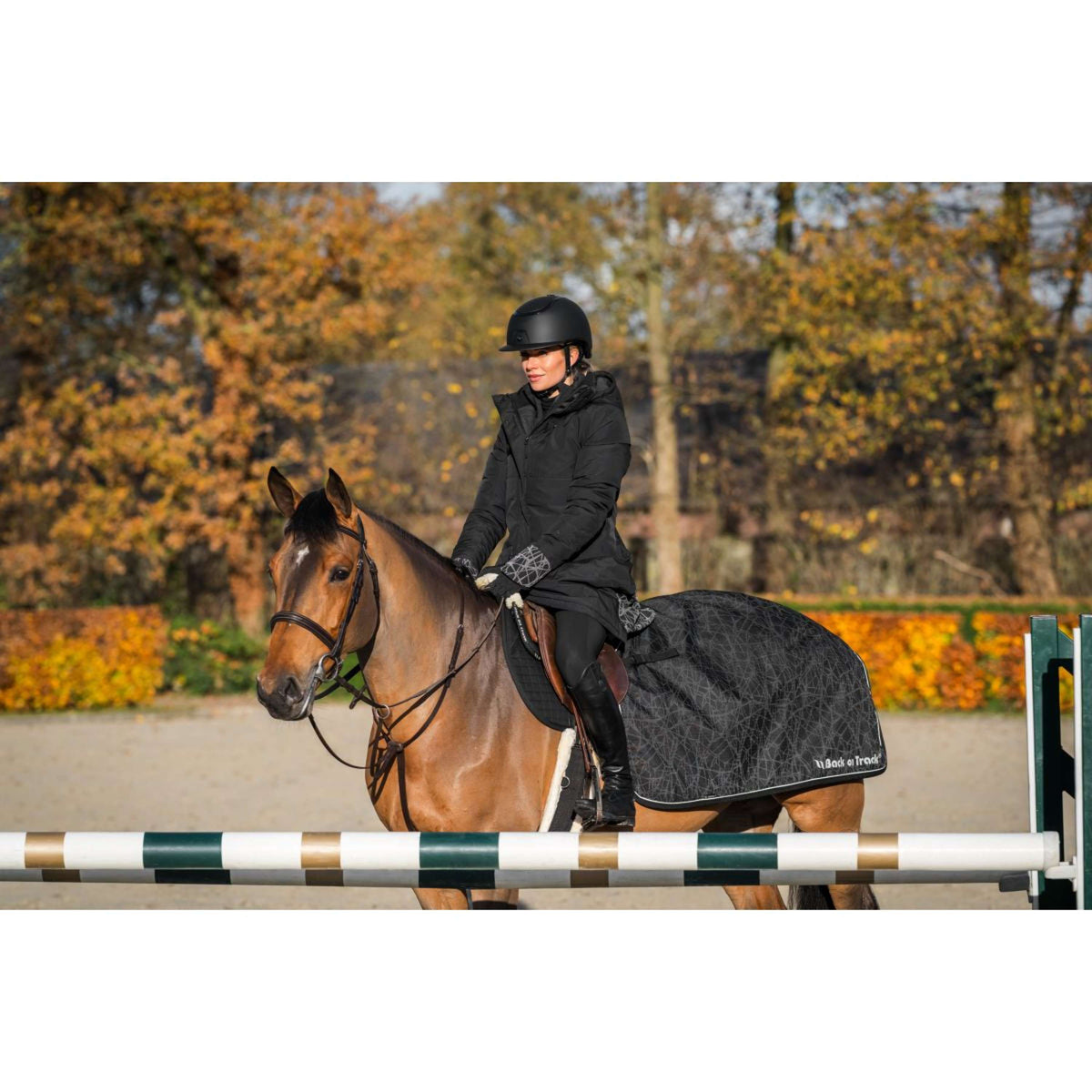 Back on Track Ausreitdecke OUTTRAKK Reflektierend Schwarz