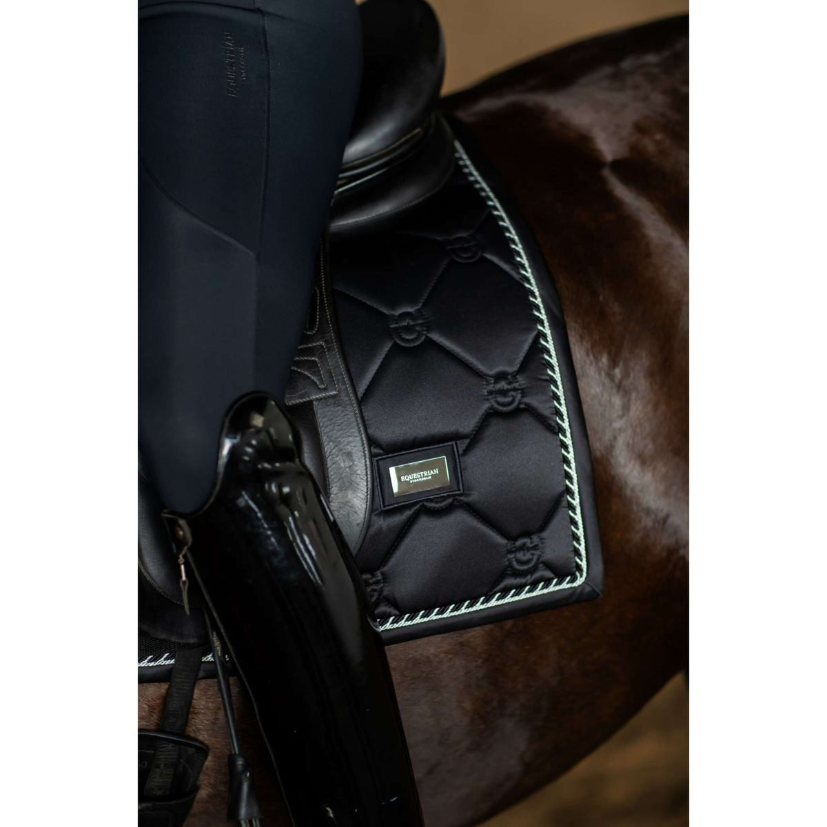 Equestrian Stockholm Schabracke Dressur Black Edition