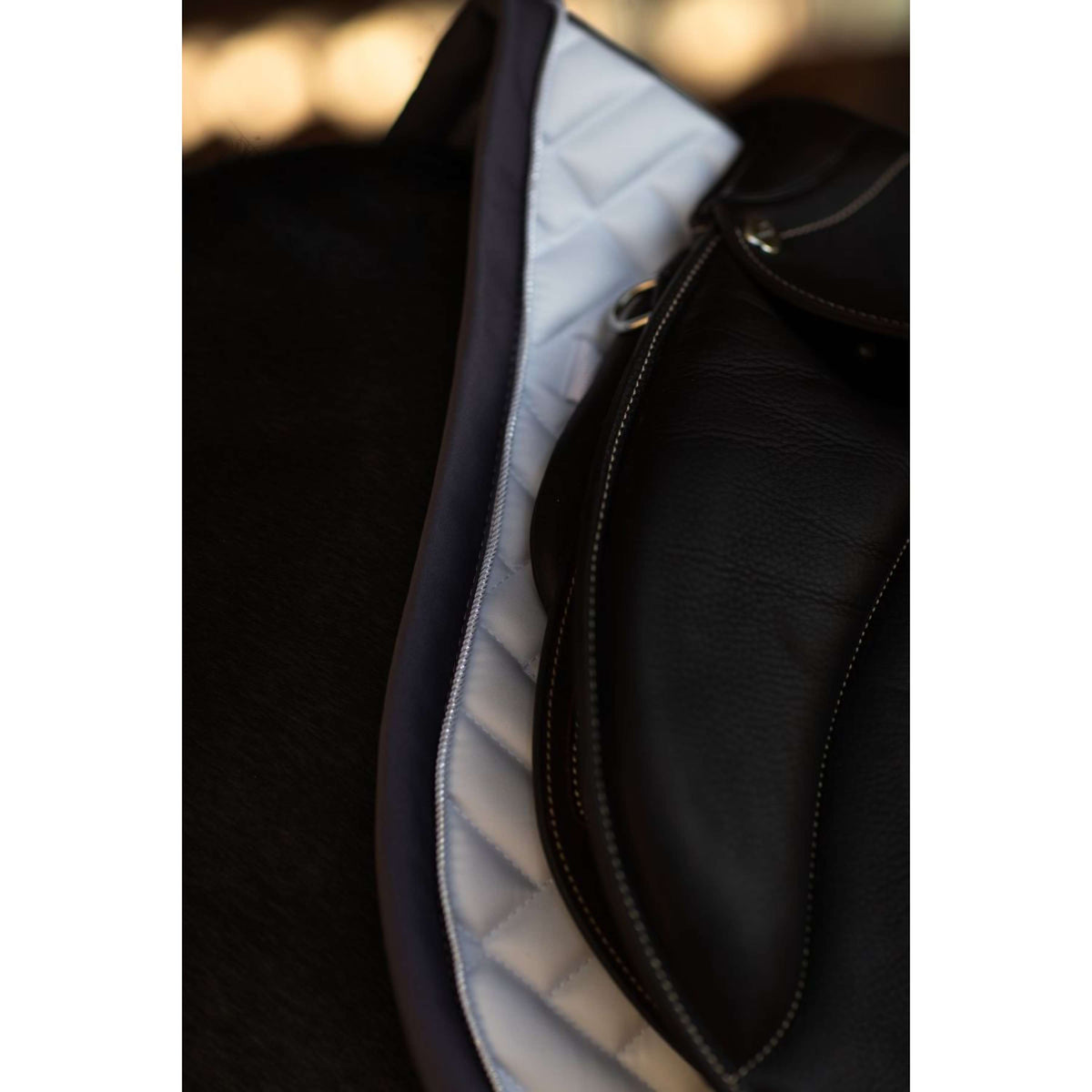 Equestrian Stockholm Schabracke Modern Springen Weiß/Dark Purple