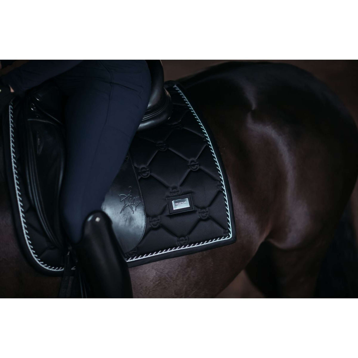 Equestrian Stockholm Schabracke Dressur Black Edition