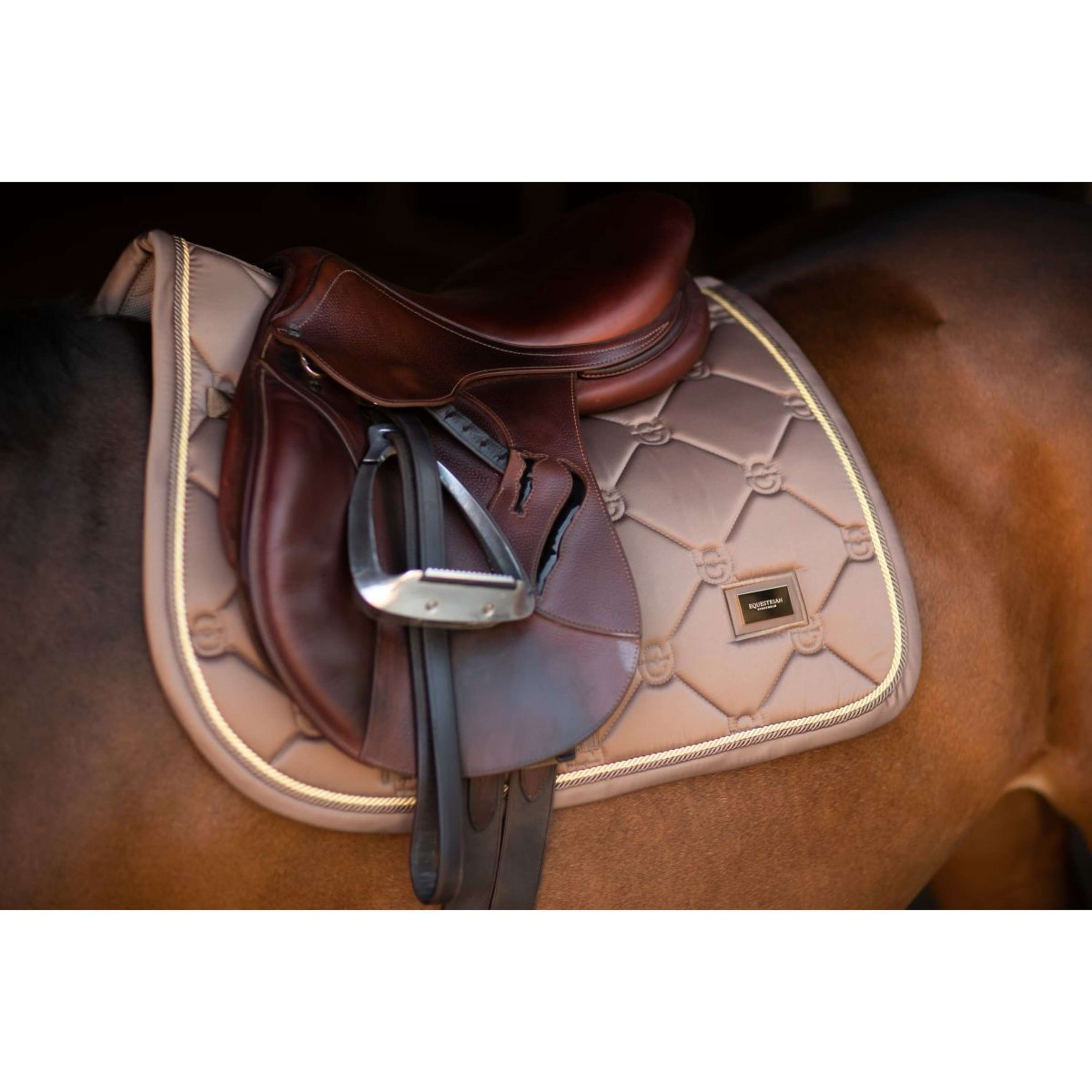 Equestrian Stockholm Schabracke Springen Champagne