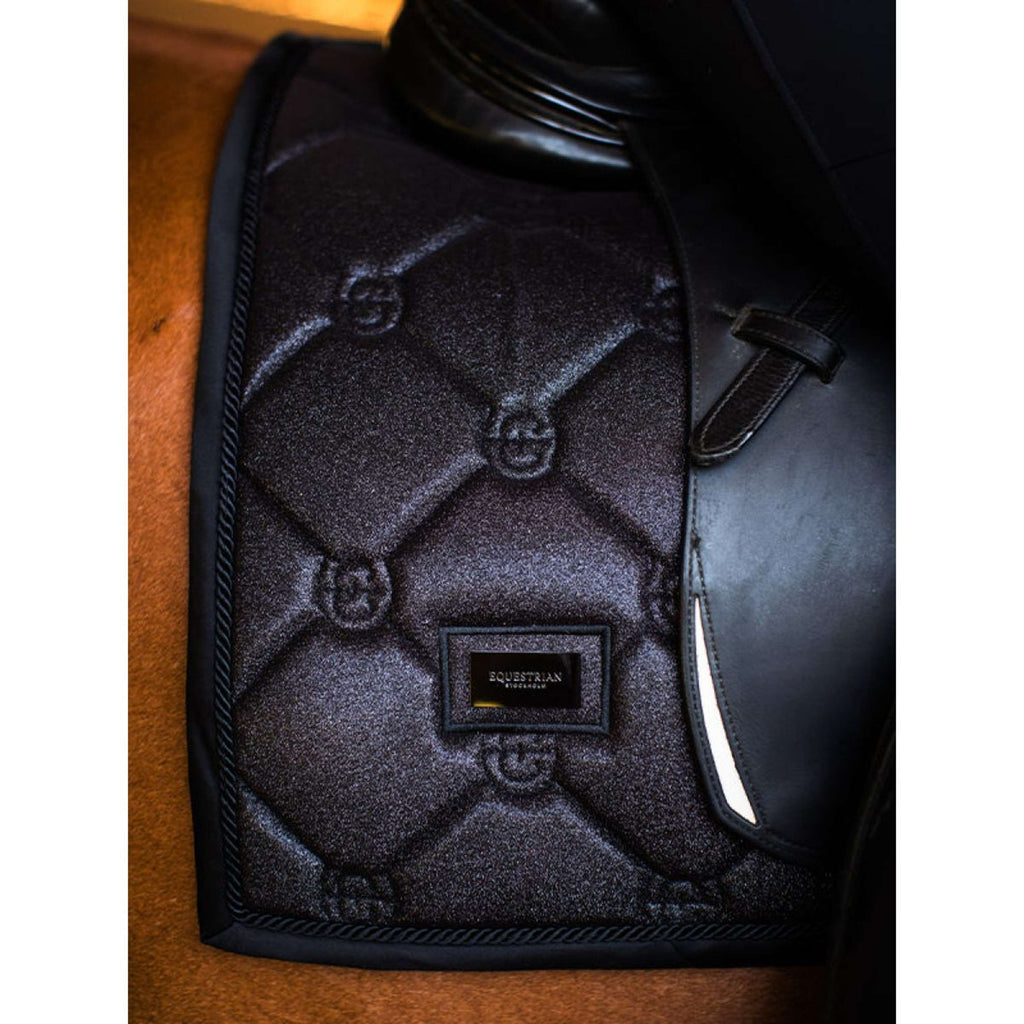 Equestrian Stockholm Schabracke Dressur All Black Glimmer
