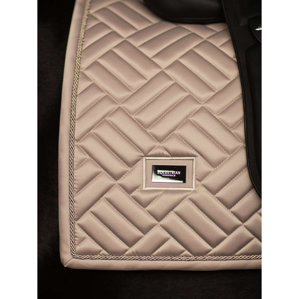 Equestrian Stockholm Schabracke Modern Dressur Sand