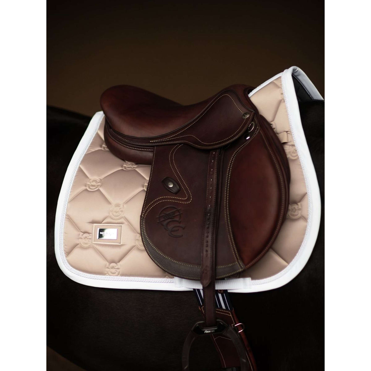 Equestrian Stockholm Schabracke Springen Sand