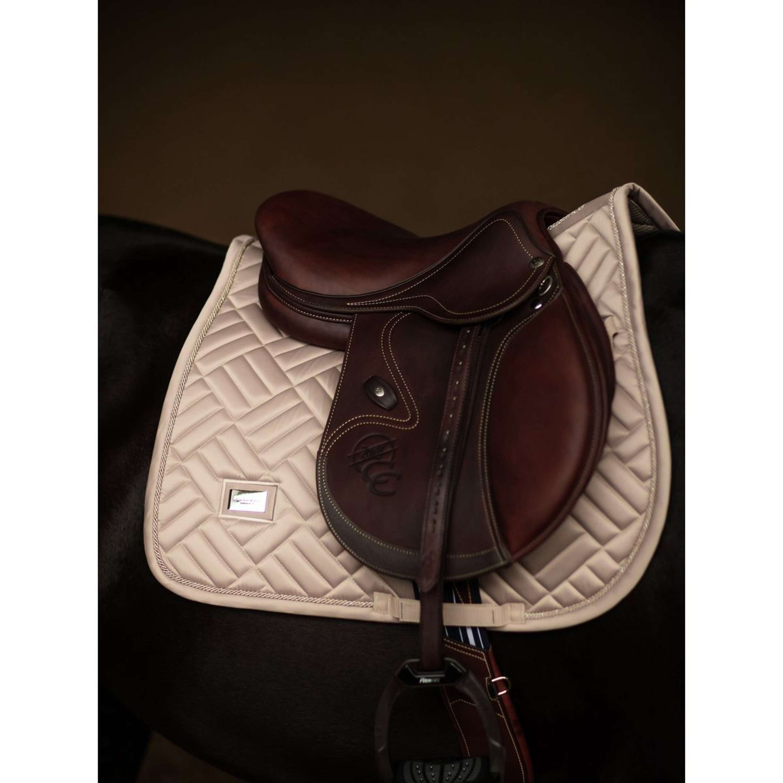 Equestrian Stockholm Schabracke Modern Springen Sand Equestrian Stockholm Schabracke Modern Springen Sand