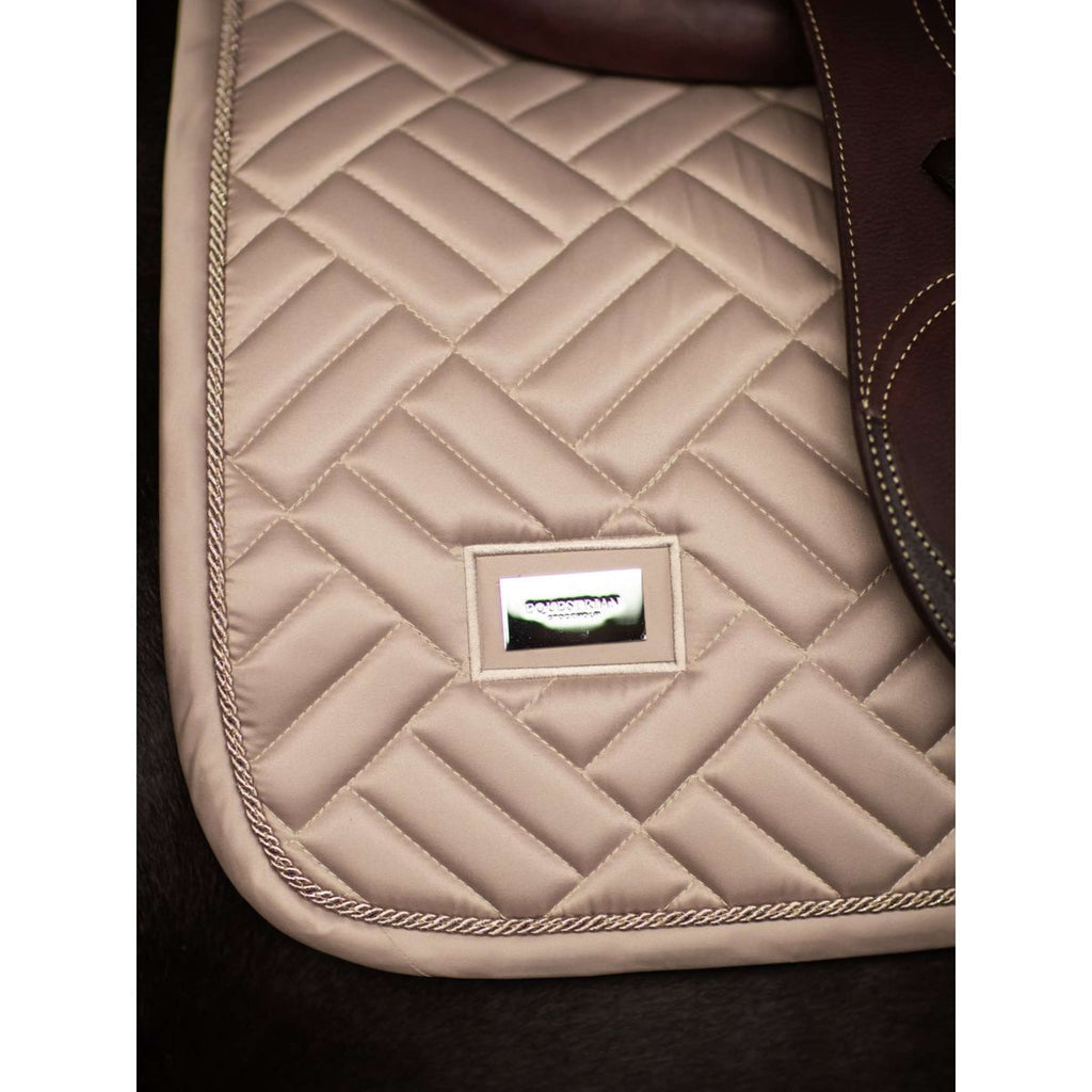 Equestrian Stockholm Schabracke Modern Springen Sand