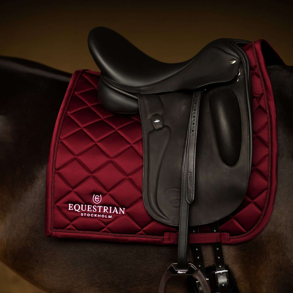 Equestrian Stockholm Schabracke Line Dressur Bordeaux