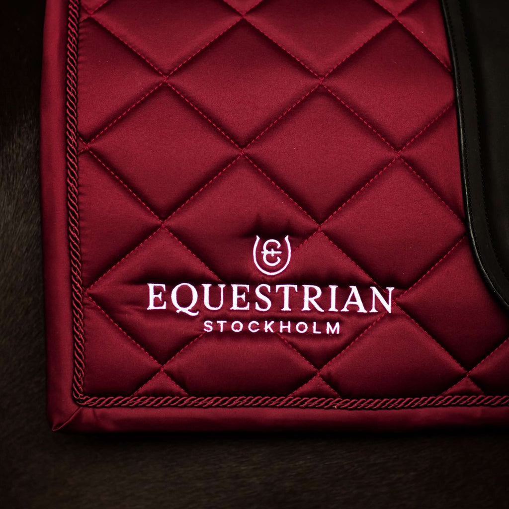 Equestrian Stockholm Schabracke Line Dressur Bordeaux