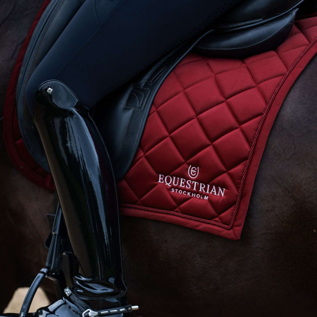 Equestrian Stockholm Schabracke Line Dressur Bordeaux