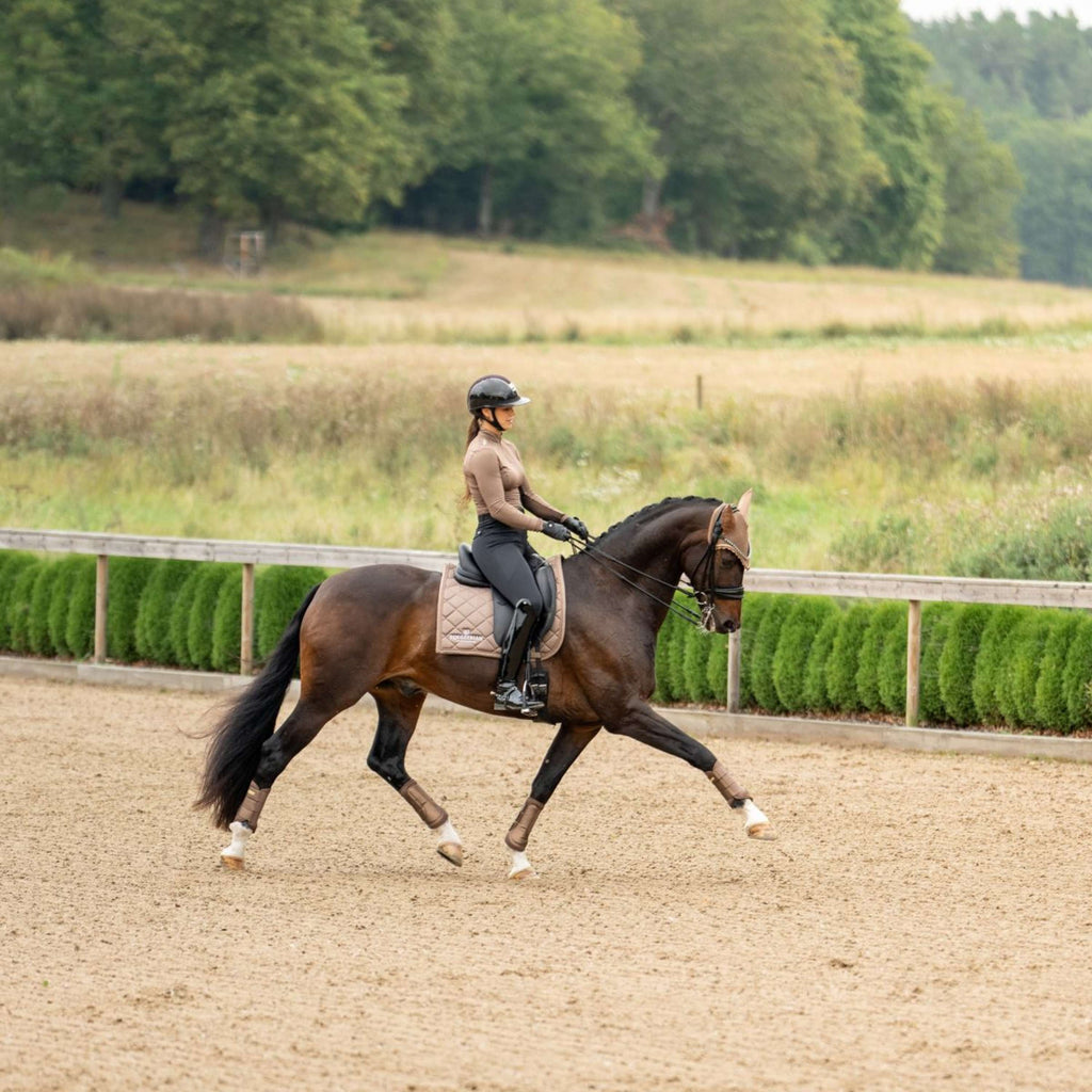 Equestrian Stockholm Schabracke Line Dressur Champagne