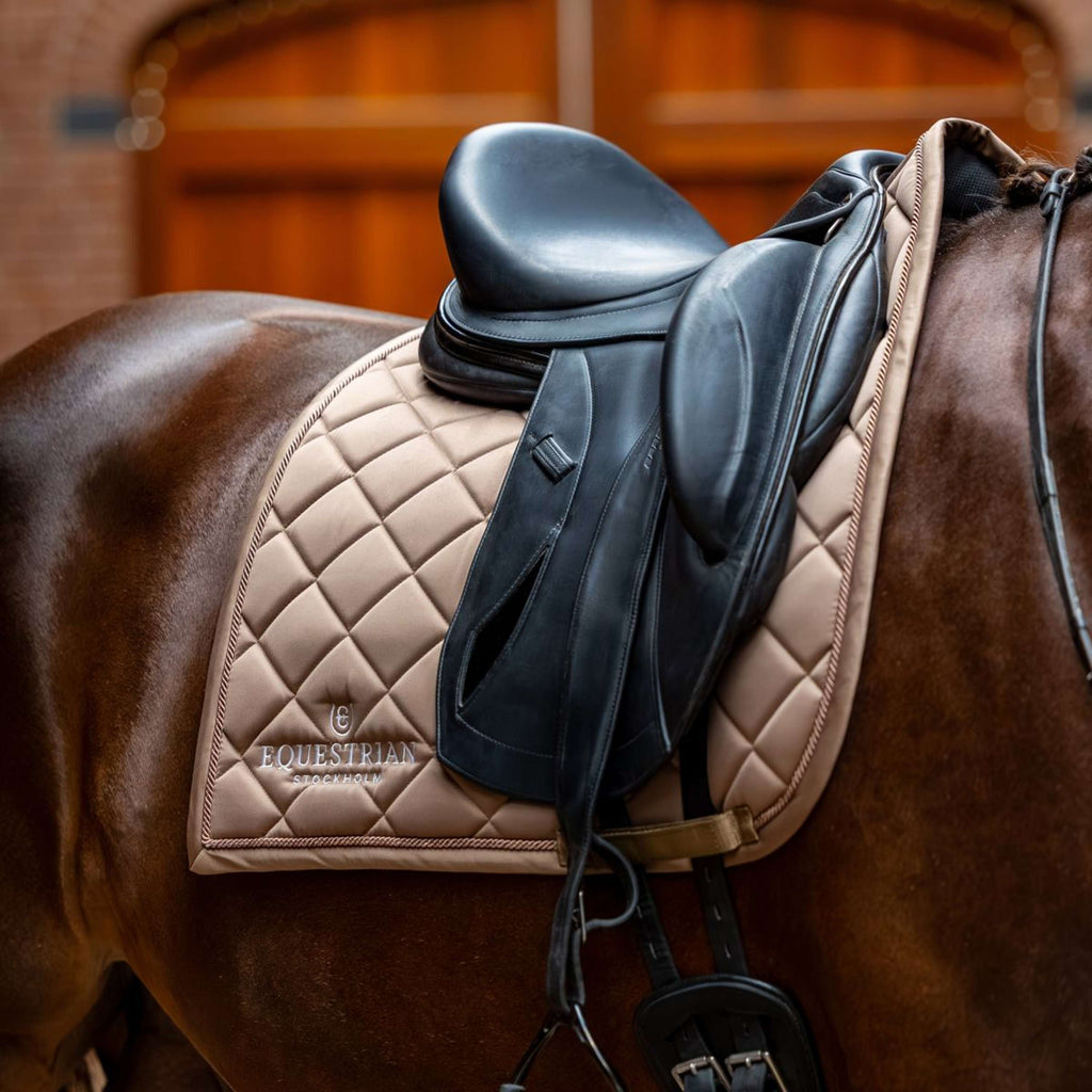 Equestrian Stockholm Schabracke Line Dressur Champagne