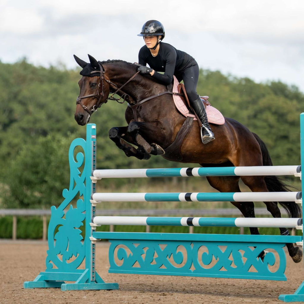 Equestrian Stockholm Schabracke Line Springen Rosa