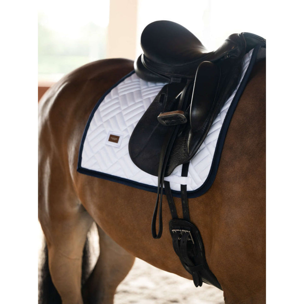 Equestrian Stockholm Schabracke Modern Dressur Weiß/Navy