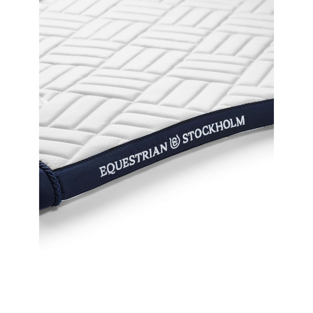 Equestrian Stockholm Schabracke Modern Dressur Weiß/Navy