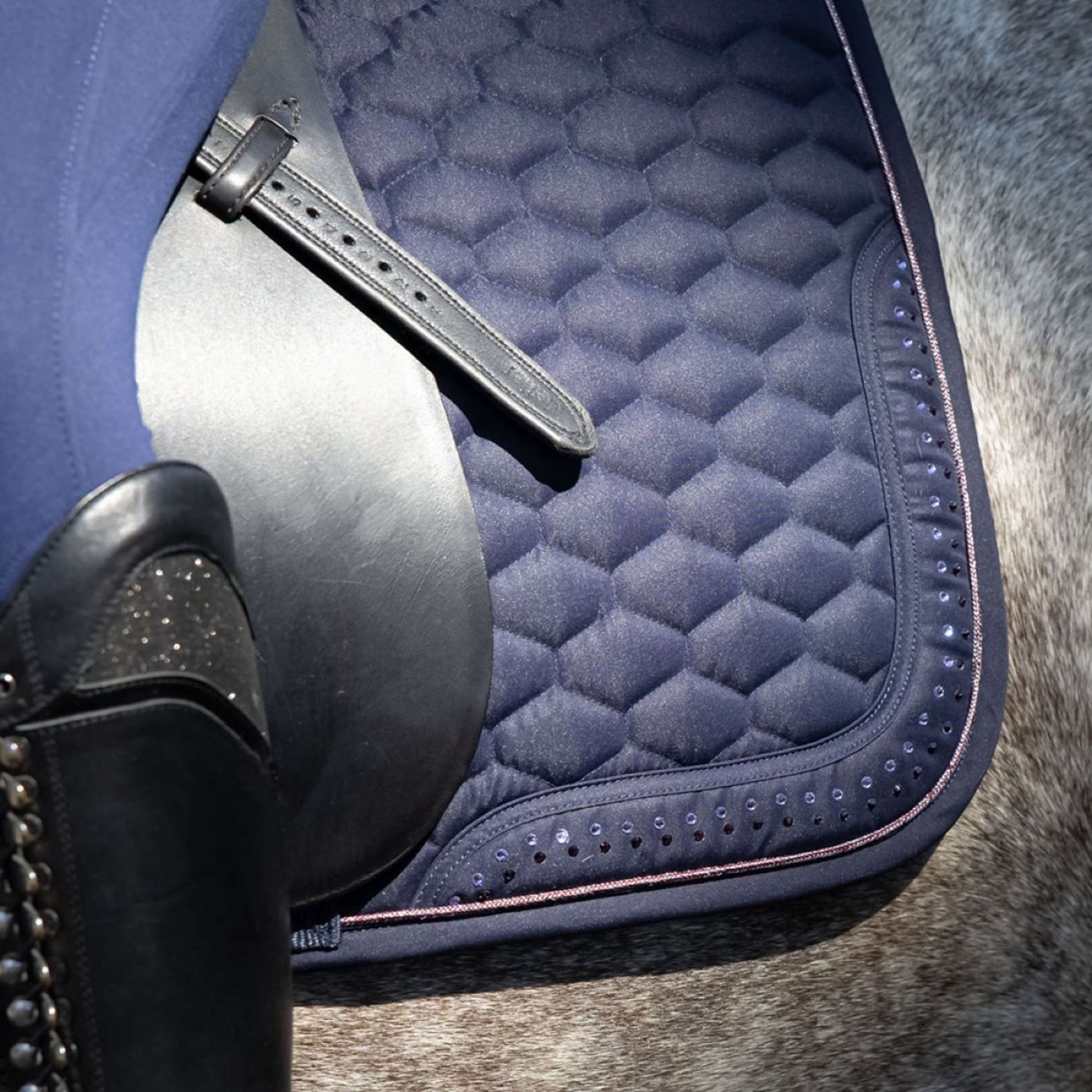 Harry's Horse Schabracke Denici Cavalli Purple Passion Dressur Peacoat