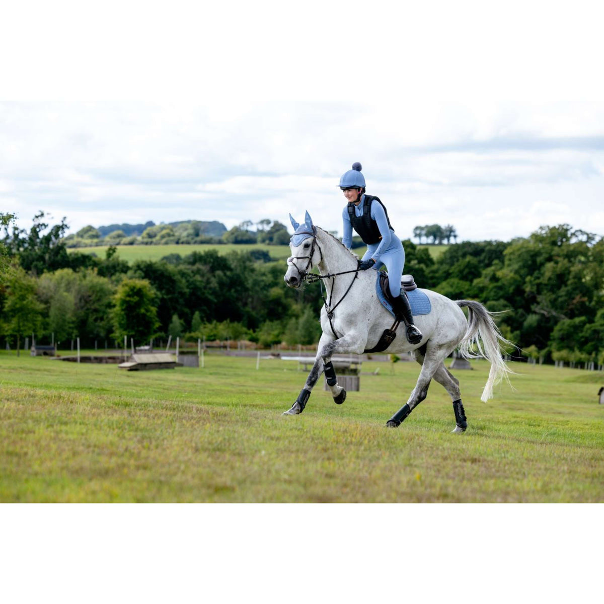 LeMieux Schabracke Suede Close Contact Square Springen Powder Blue