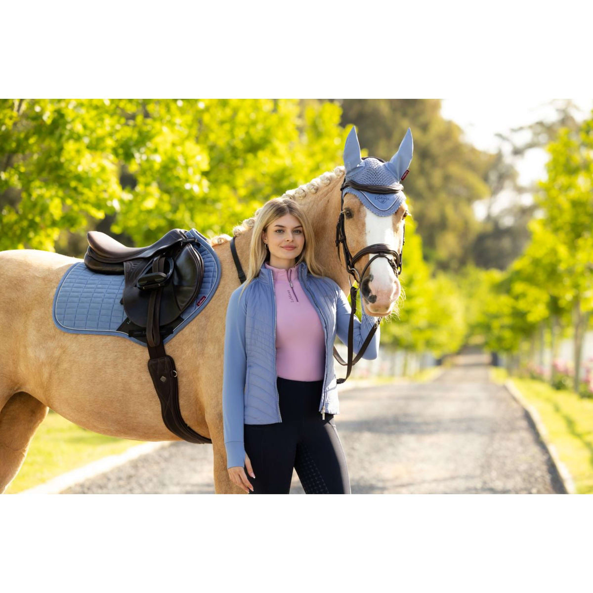 LeMieux Schabracke Suede Close Contact Square Springen Powder Blue