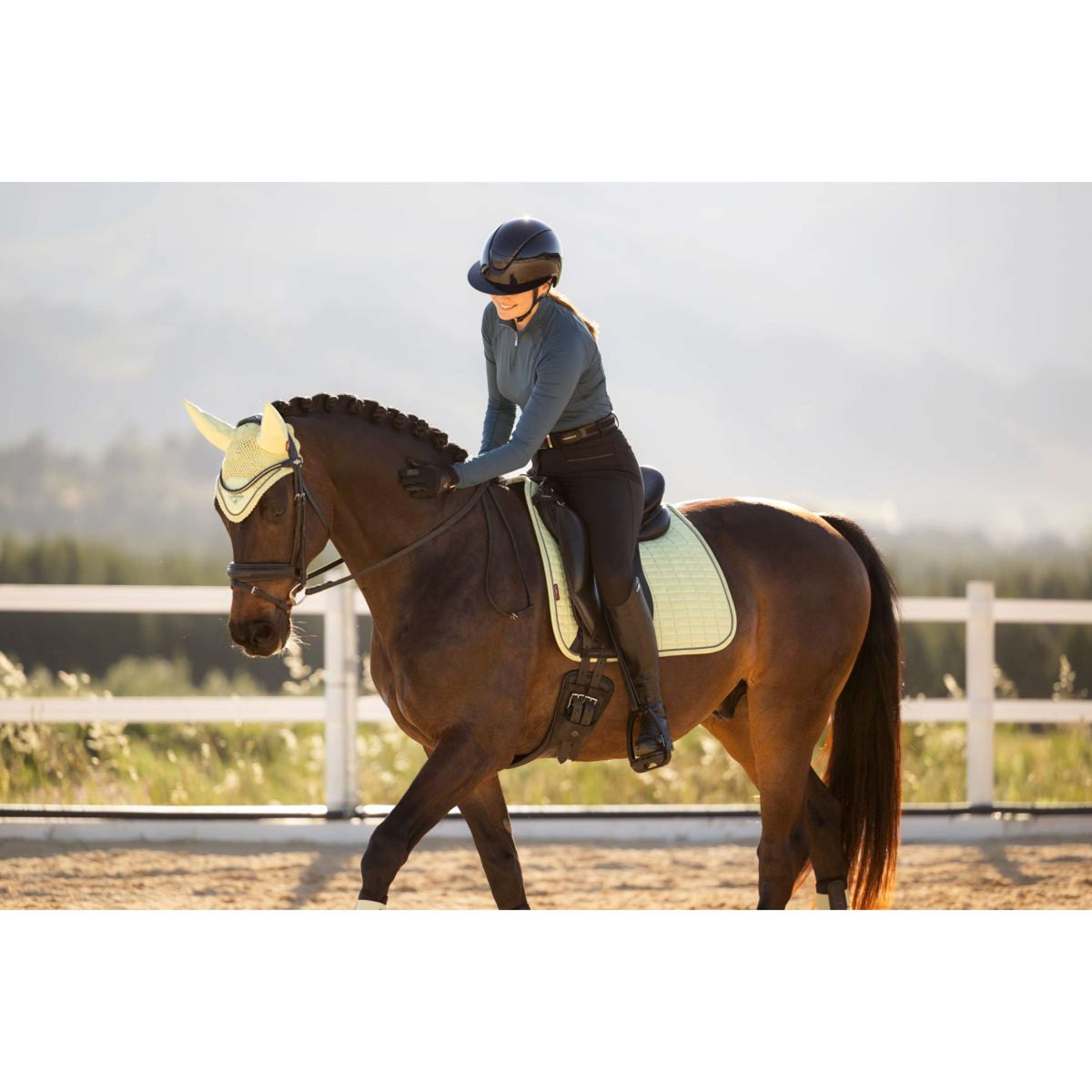 LeMieux Schabracke Suede Square Dressur Macaron