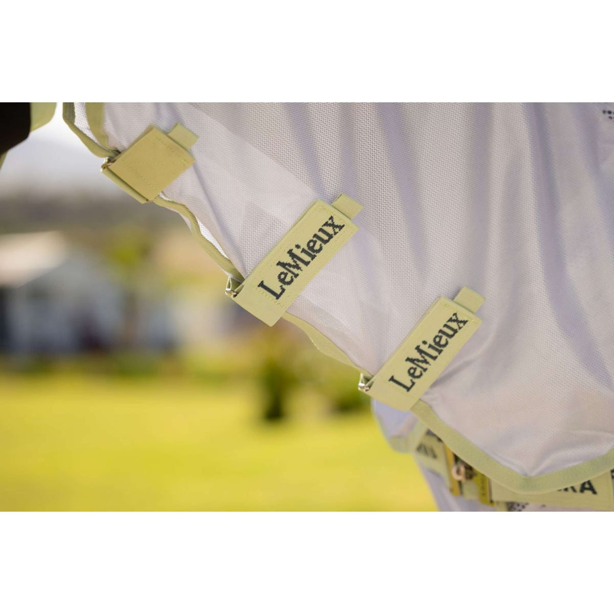 LeMieux Fliegendecke Arika Camo-Tek mit Halsteil Macaron