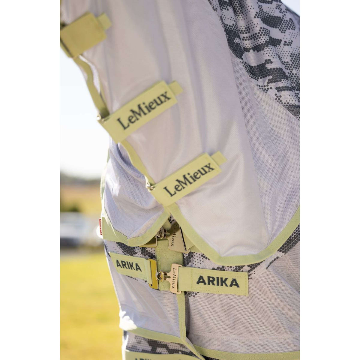 LeMieux Fliegendecke Arika Camo-Tek mit Halsteil Macaron