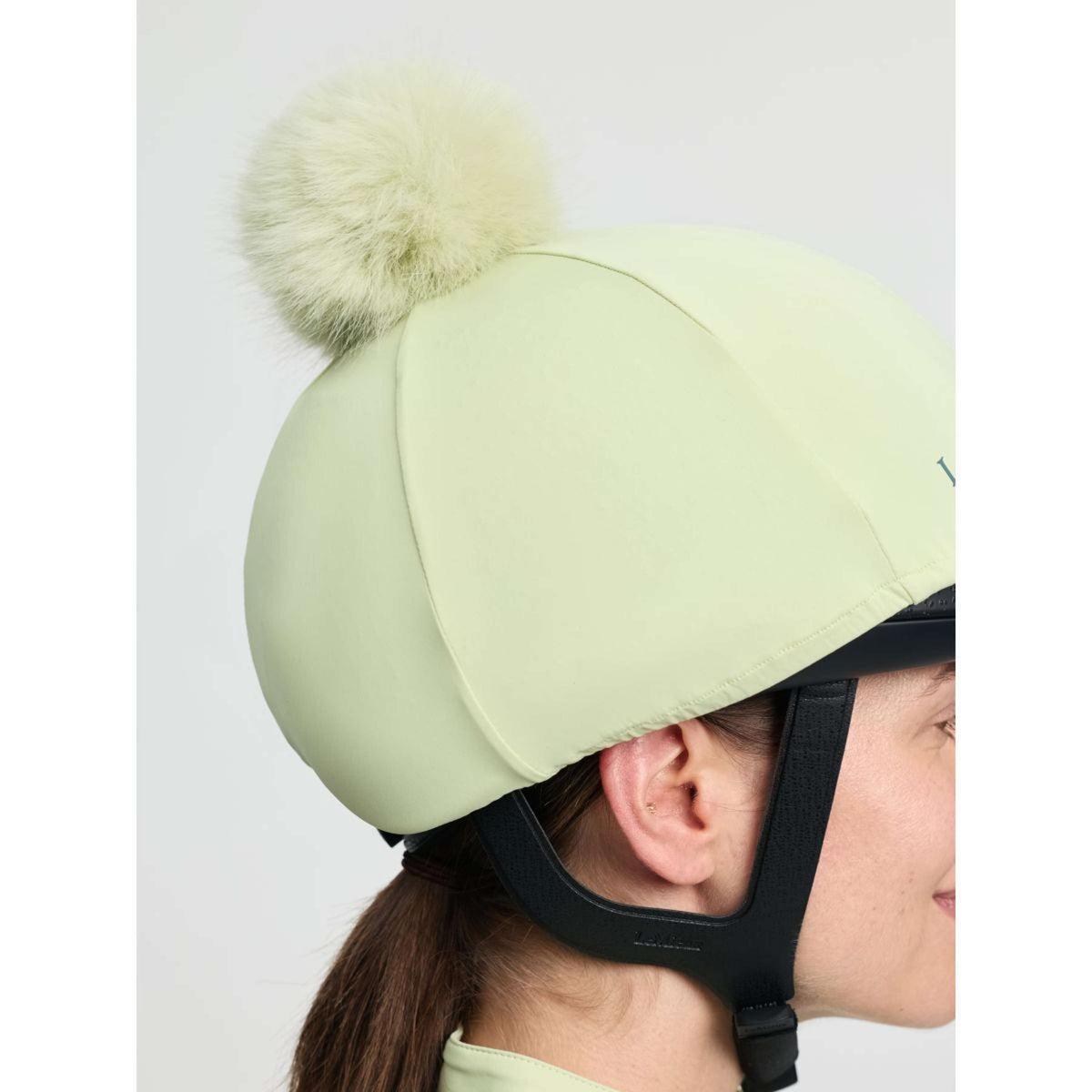 LeMieux Kappenabdeckung Classique Pom Macaron