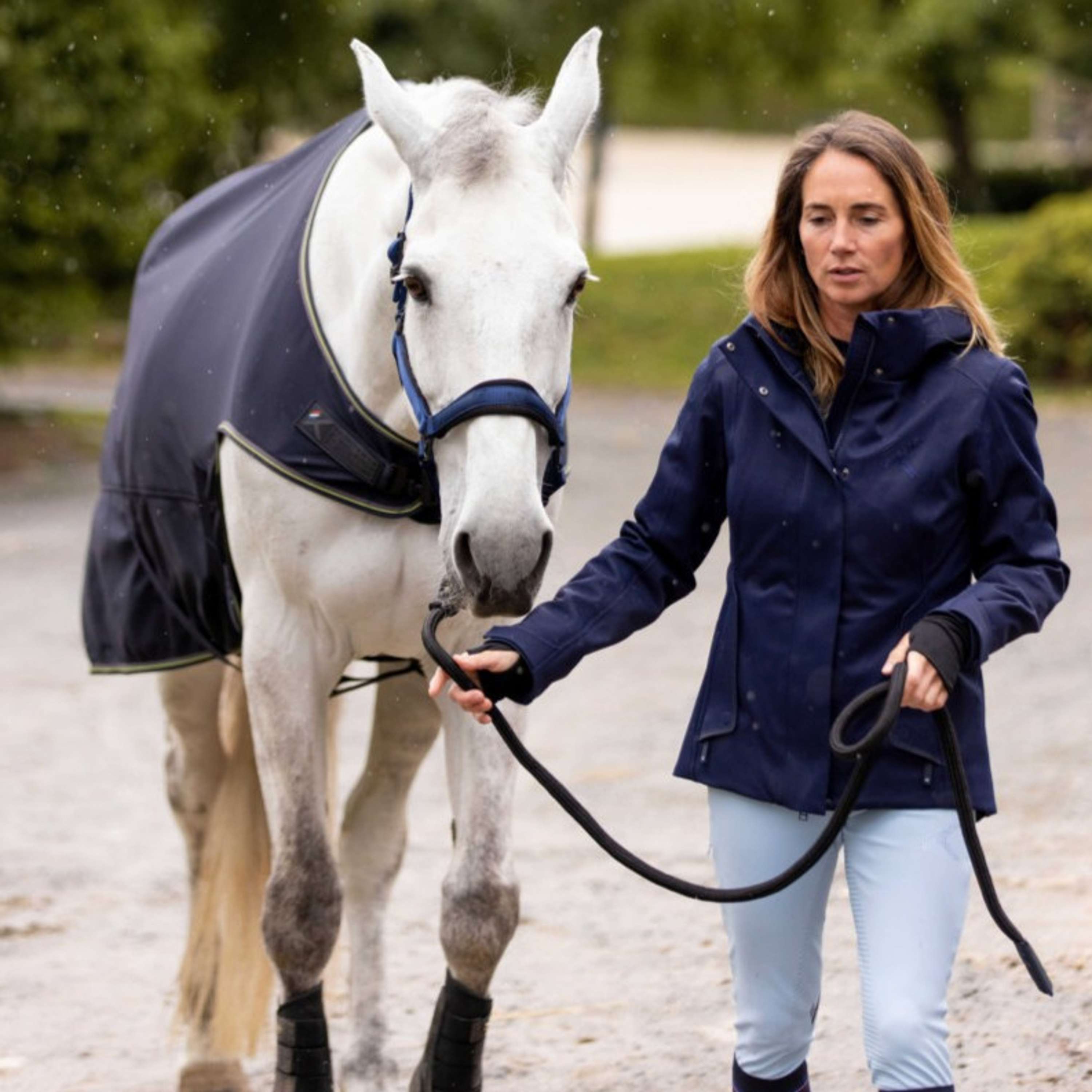 K by EQUITHÈME Führstrick Triton mit Karabinerhaken Schwarz