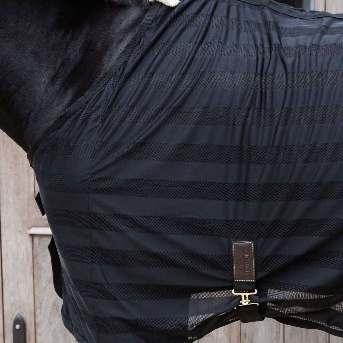 Kentucky Horsewear Fliegendecke Light Striped Mesh Schwarz