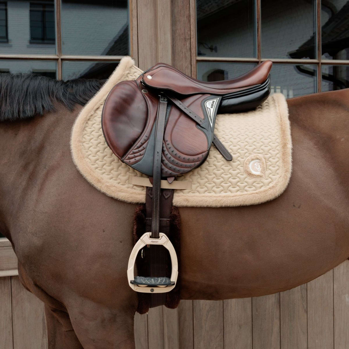 Kentucky Horsewear Schabracke Fake Fur Onion Quilt Springen Beige