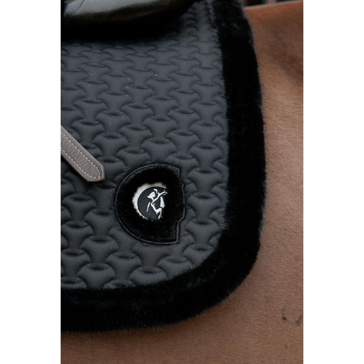 Kentucky Horsewear Schabracke Fake Fur Onion Quilt Springen Schwarz