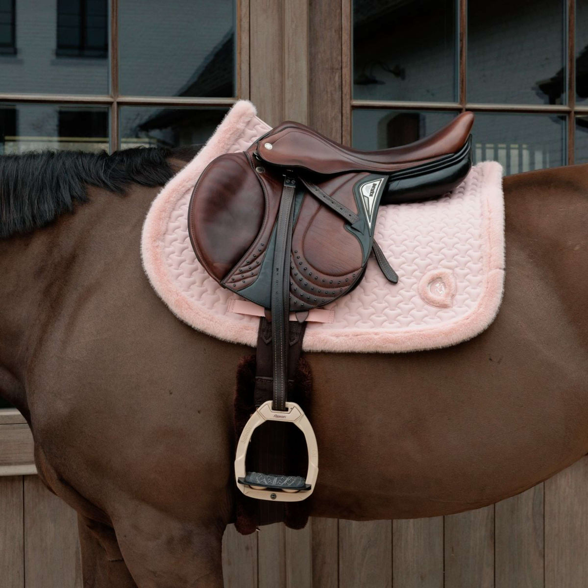 Kentucky Horsewear Schabracke Fake Fur Onion Quilt Springen Altrosa