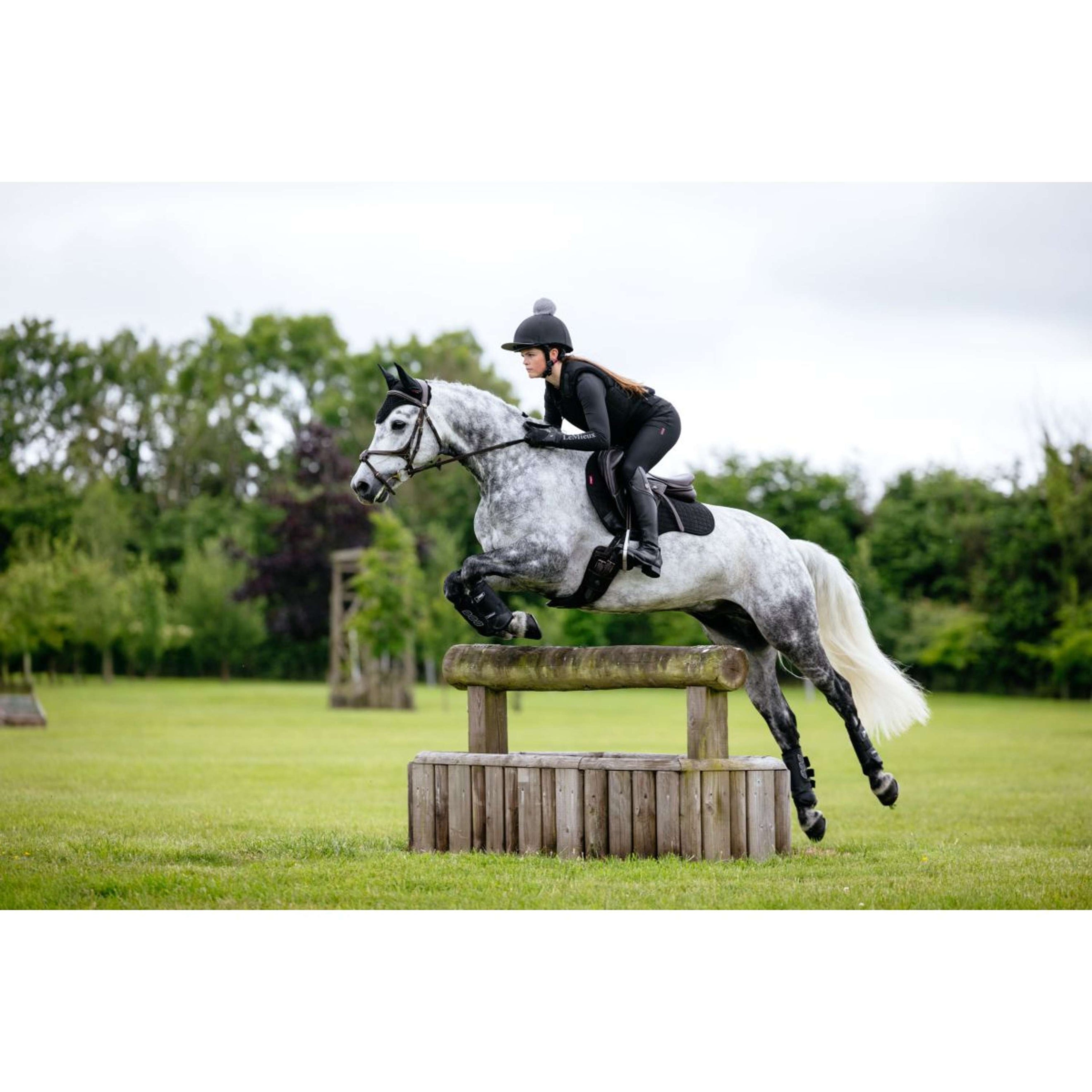 LeMieux Schabracke Suede Square Vielseitigkeit Schwarz