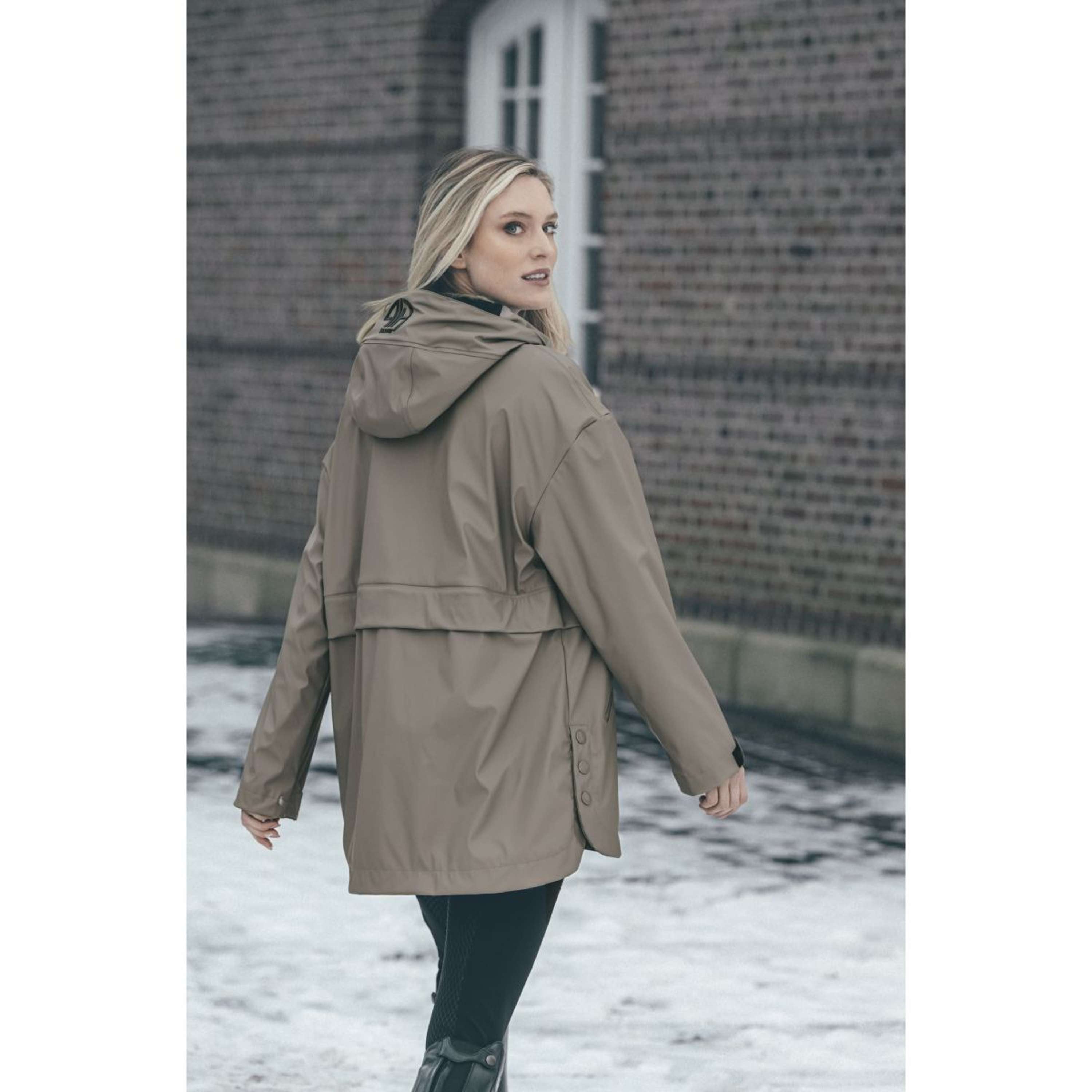 Pikeur Regenjacke Cape Athleisure AW26 Mocha Cream